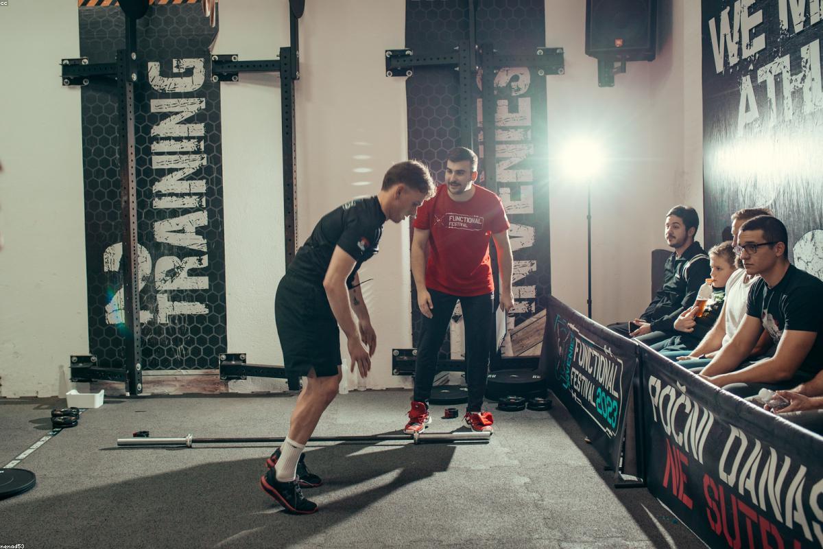 Haltères et matériel de renforcement musculaire pour le fitness
